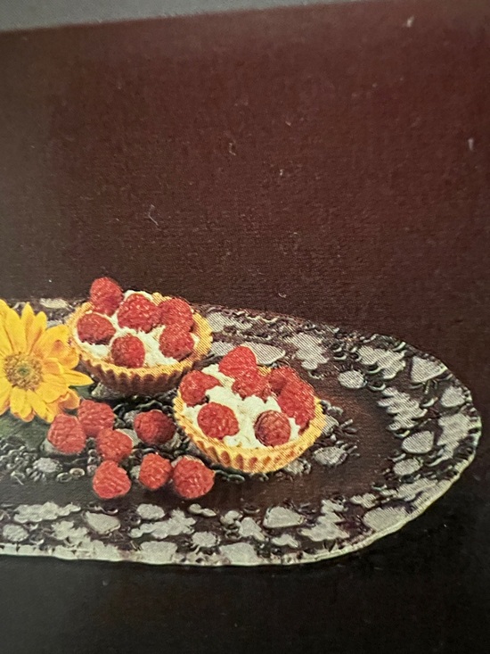 NIB MIKASA Crystal Glass Canape Tray "Strawberry Fare" Design 16 x 8 - Picture 10 of 15